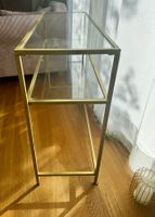 Modernes Glasregal mit Gold-Metallgestell – Neuwertig –