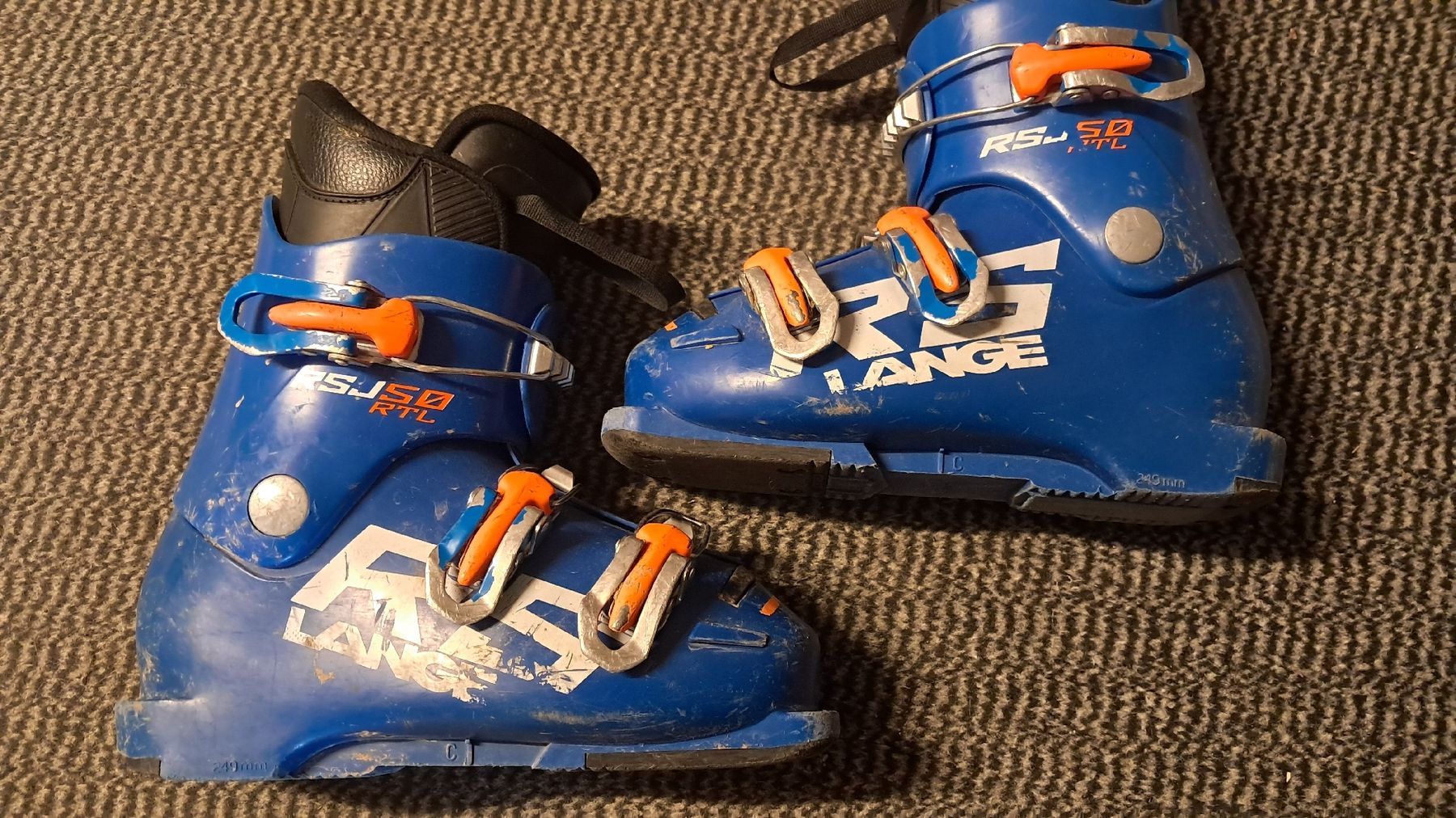 Skis: Lange Kinder Skischuhe – D'occasion à Frümsen par botzmichi 2