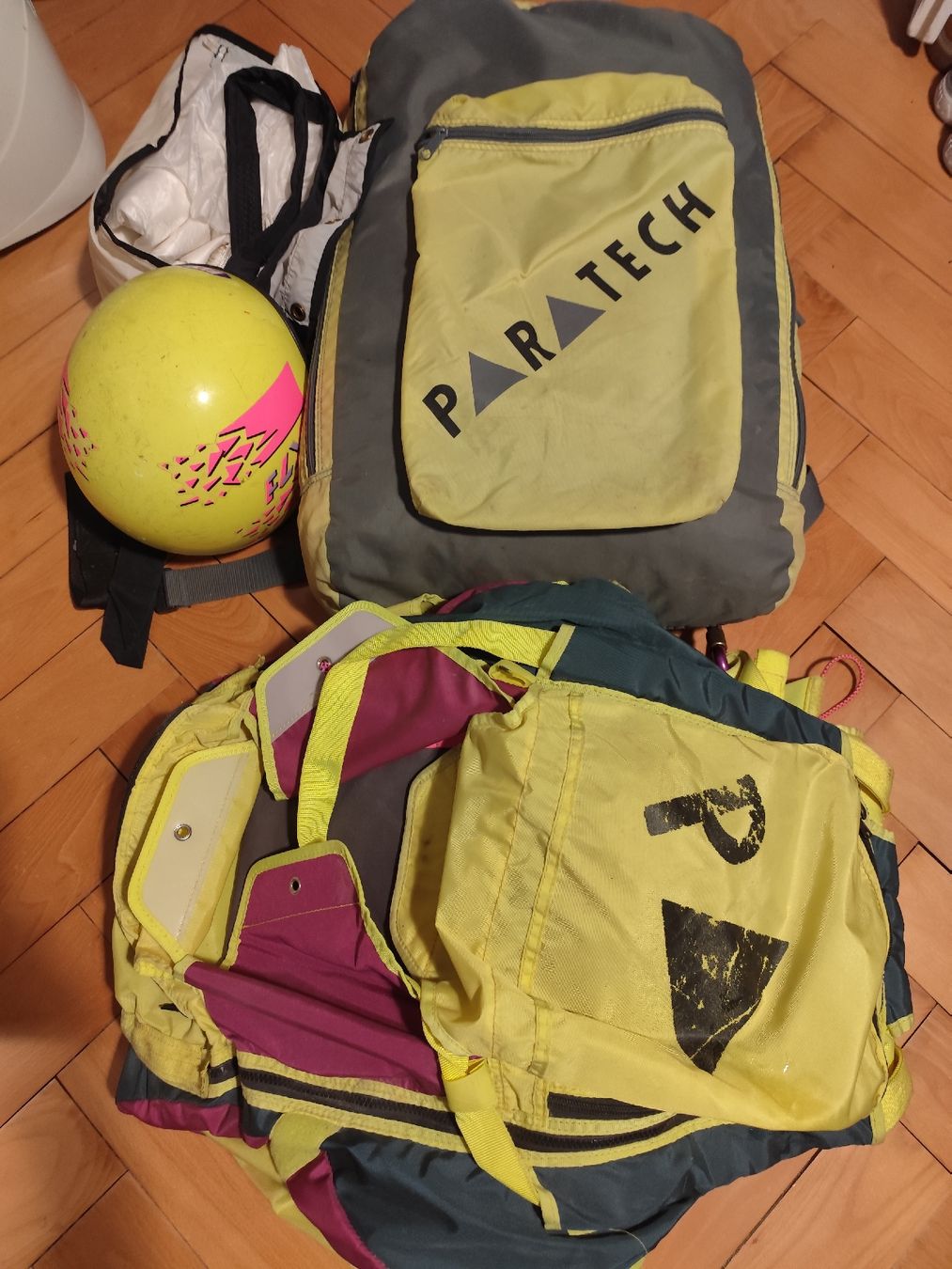 Flug- & Drachensport: Paratech Equipment – Defekt aus Zürich von Archea18