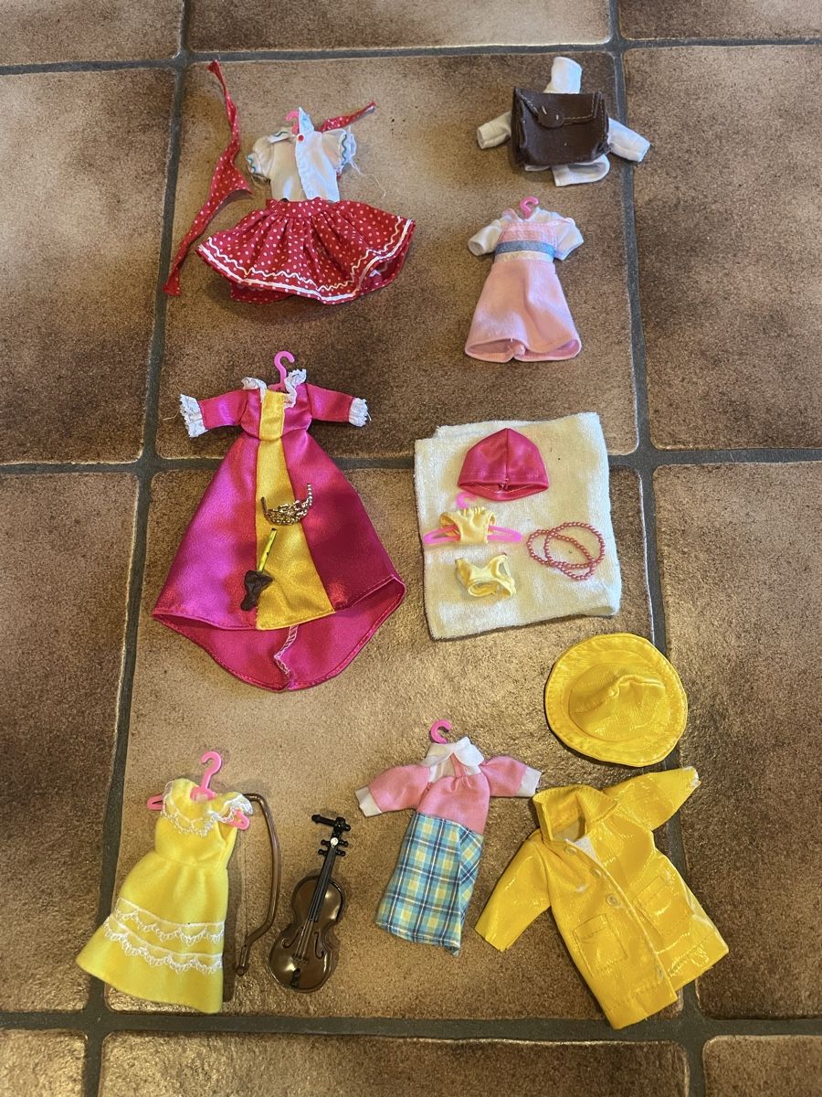 Bambole: Poupée Martine avec habits et accessoires – Usato da Grattavache venduto da Benterra 3
