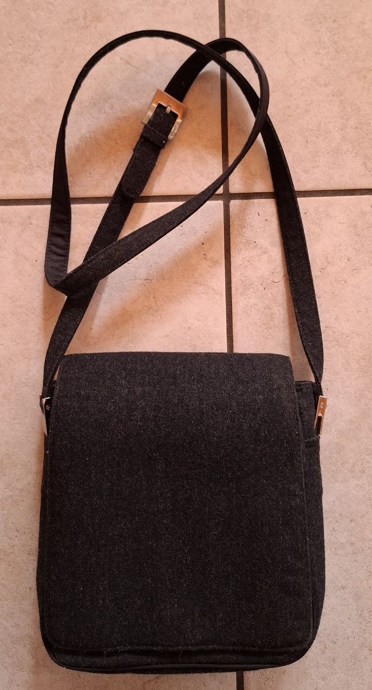 Esprit Borse da donna: Umhängetasche 24x20 cm, Esprit, anthrazit – Usato da Urtenen-Schönbühl venduto da nerdgirl 1