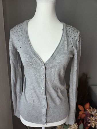 Cardigan Yessica grau mit Nieten Grösse XS guter Zustand
