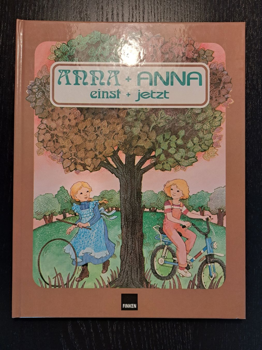 Bücher: Bilderbuch•Anna +Anna / einst + jetzt – Gebraucht aus Ottenbach von Rasenmaeeher