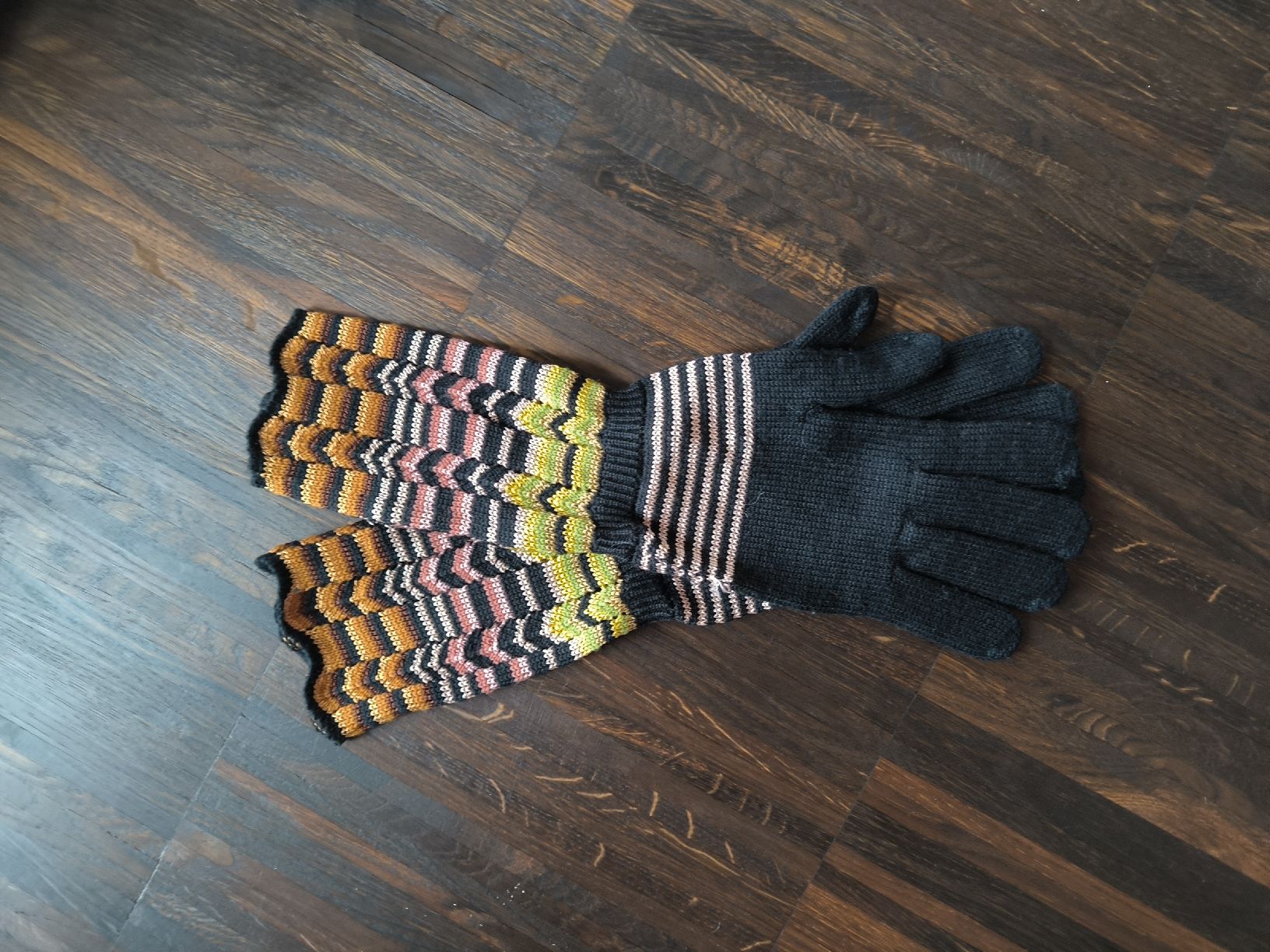 Guanti & manicotti: Original Missoni Wool Blend Gloves, Size M, zigzag pattern! – Usato da Zug venduto da LindaManga 1