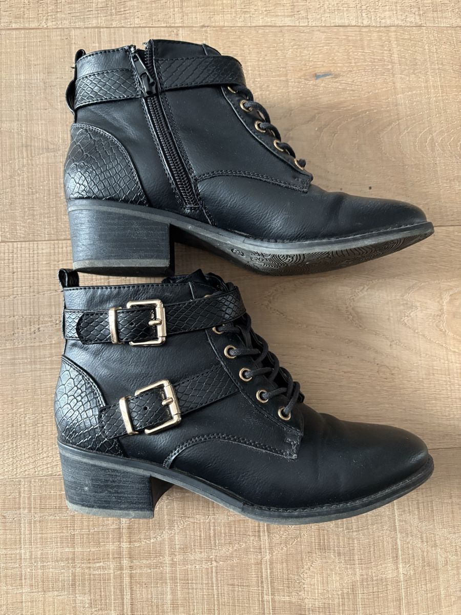Scarpe da donna: Damen Stiefeletten schwarz Gr. 36 – Usato da Hermetschwil-Staff venduto da tritsteff