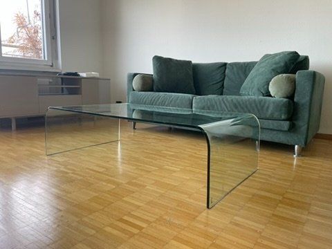 Tische: Moderner Salontisch aus gebogenem Glas – Gebraucht aus Zürich von Vichr 3