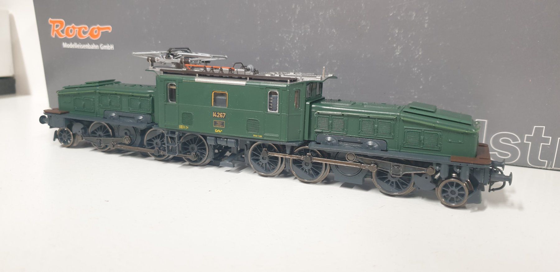 Roco Modellini di ferrovie: Roco SBB Ce6/8 Rangierkrokodil Digital H0/AC 69848 – Usato da Neuenhof venduto da ludovicco 1