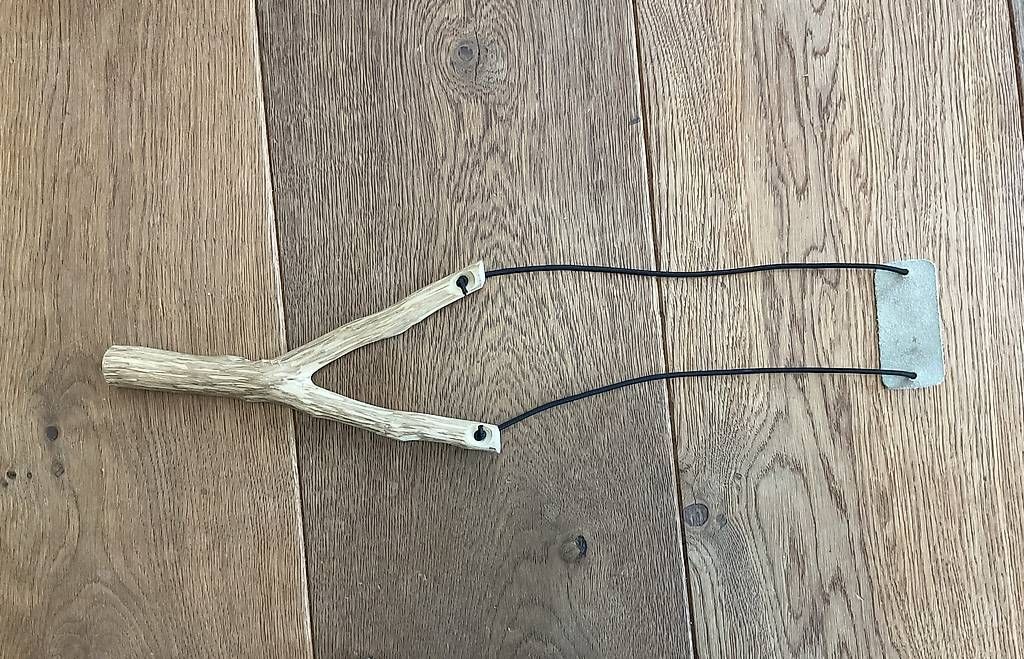 Spielzeuge: Steinschleuder aus Holz – Gebraucht aus Pfäffikon ZH von MaMo1984 2