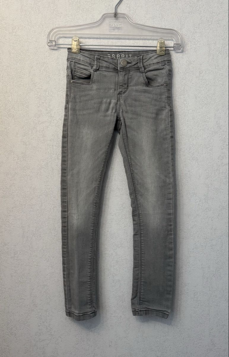 Esprit Pantaloni: Esprit Jeans Hose Grau Slim Fit Gr. 128 – Usato da Flumenthal venduto da Krajan