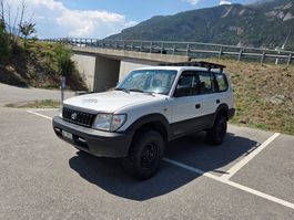 Toyota Land Cruiser mit Dachgepäckträger