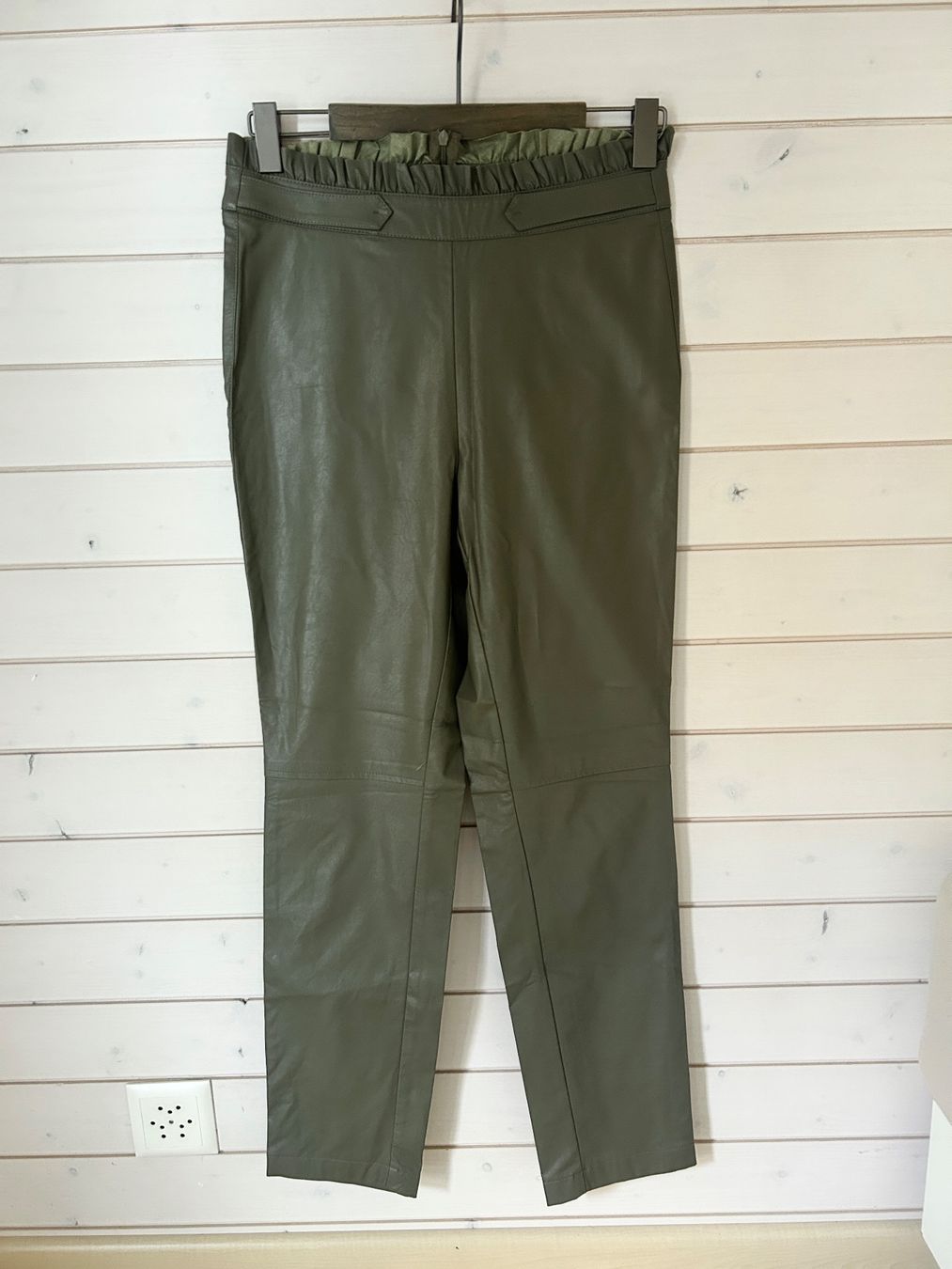 Pantaloni: YOOX Kunstleder Leggings - Gr. M – Usato da Illnau venduto da Monkky 6