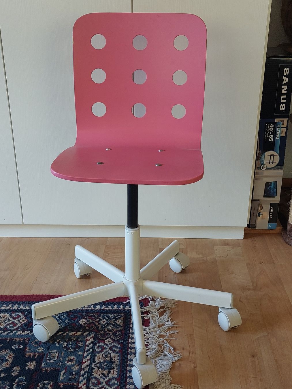 Ikea Stühle: Bürostuhl Kinder pink mit Rollen gebraucht – Gebraucht aus Stallikon von Chacana