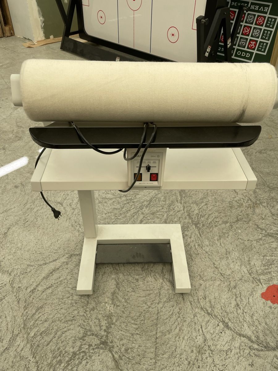 Tutte le macchine: Bügelmaschine – Usato da Bäch SZ venduto da inf_jgc8 2