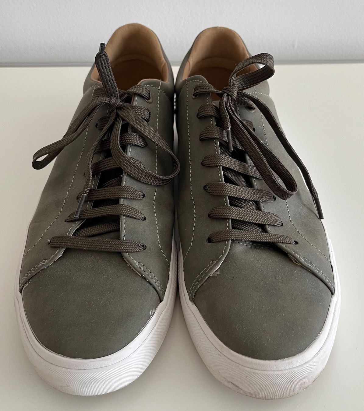 Zara Herrenschuhe: ZARA Basic Sneakers Grösse 43 (US 10) – Gebraucht aus Zollikon von Svch 2
