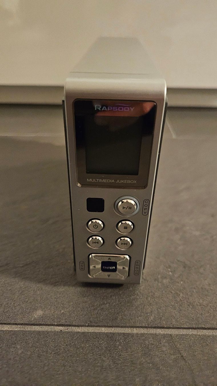 Sistemi audio & multimediali: RAPSODY RSH-100 Portabler Multimedia Player – Usato da Frauenfeld venduto da Nasty11