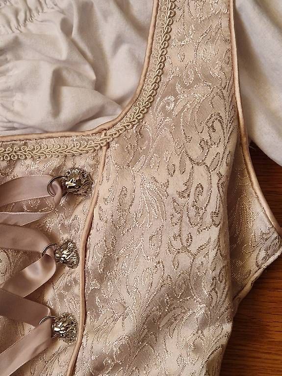 Vestiti: Schönes Dirndl mit Bluse – Usato da Felben-Wellhausen venduto da calalu 1