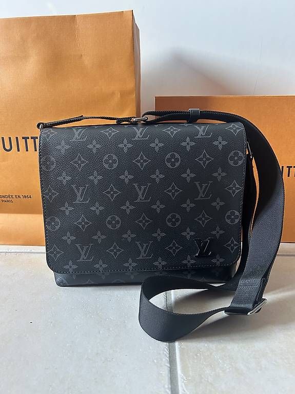 Louis Vuitton Borse: Louis Vuitton District PM M45272  État impeccable – Usato da Renens VD venduto da kik_j6vr