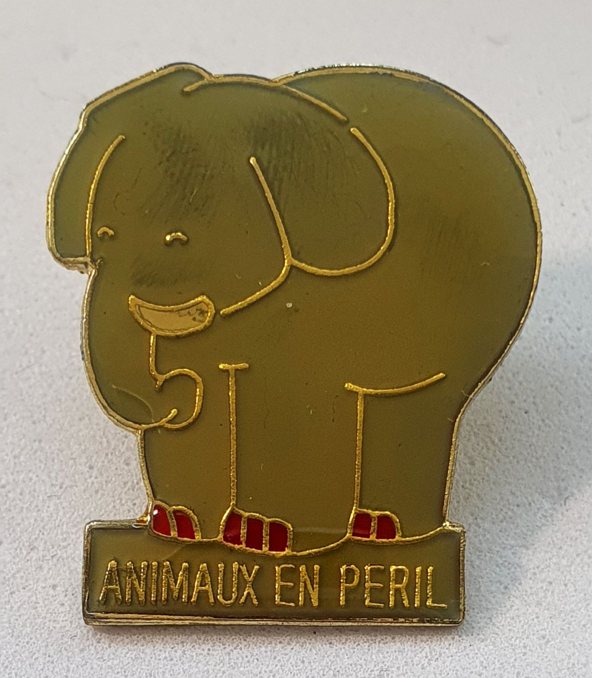 Plaketten & Abzeichen: AA534 - Pin Animaux en Peril   Elefant – Gebraucht aus Reinach BL von Boston-Verkauf