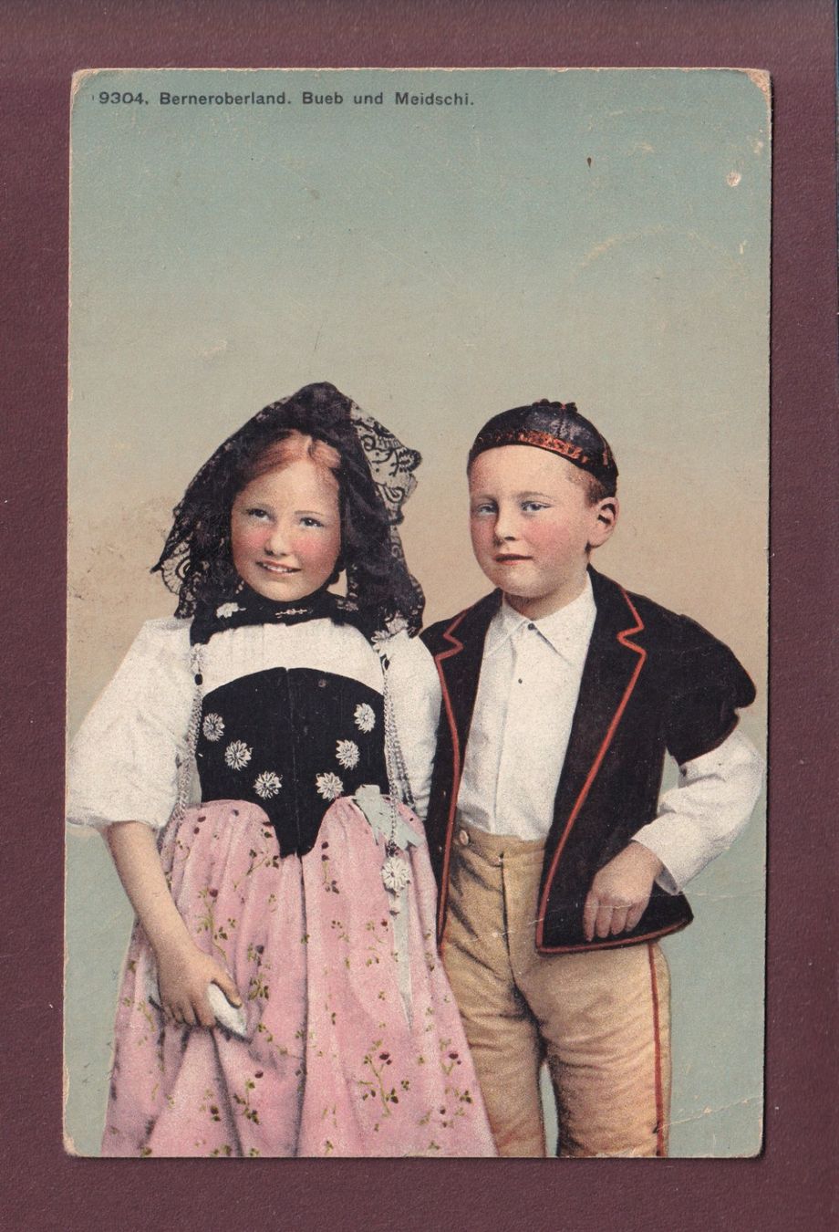 Cartoline postali: BERN - Tracht - Bueb und Meidschi - 1908 – Usato da Pully venduto da nicecards