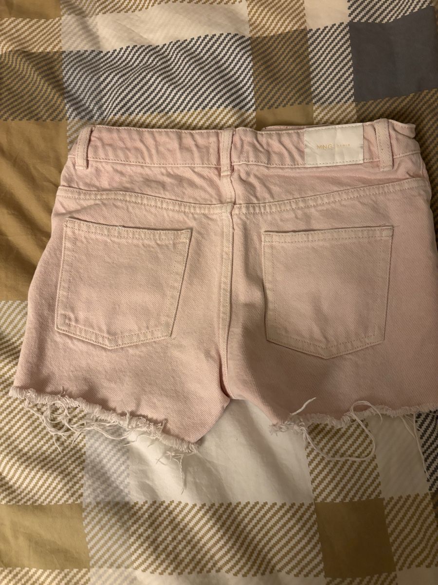 Pantaloni: Shorts rose pour enfant – Usato da Denges venduto da val_j8w7 1