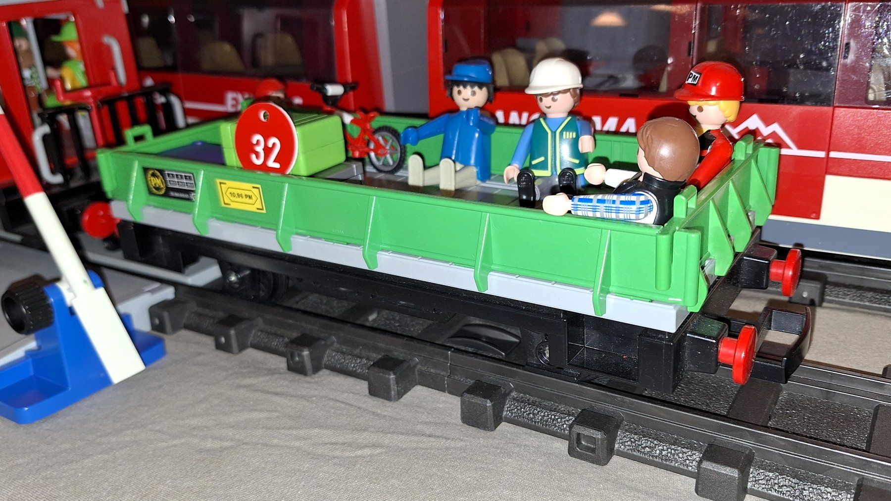 Playmobil Giocattoli: Playmobil RC Train 5258 Güterzug  XXL – Usato da Reinach BL venduto da Playmobilist 6