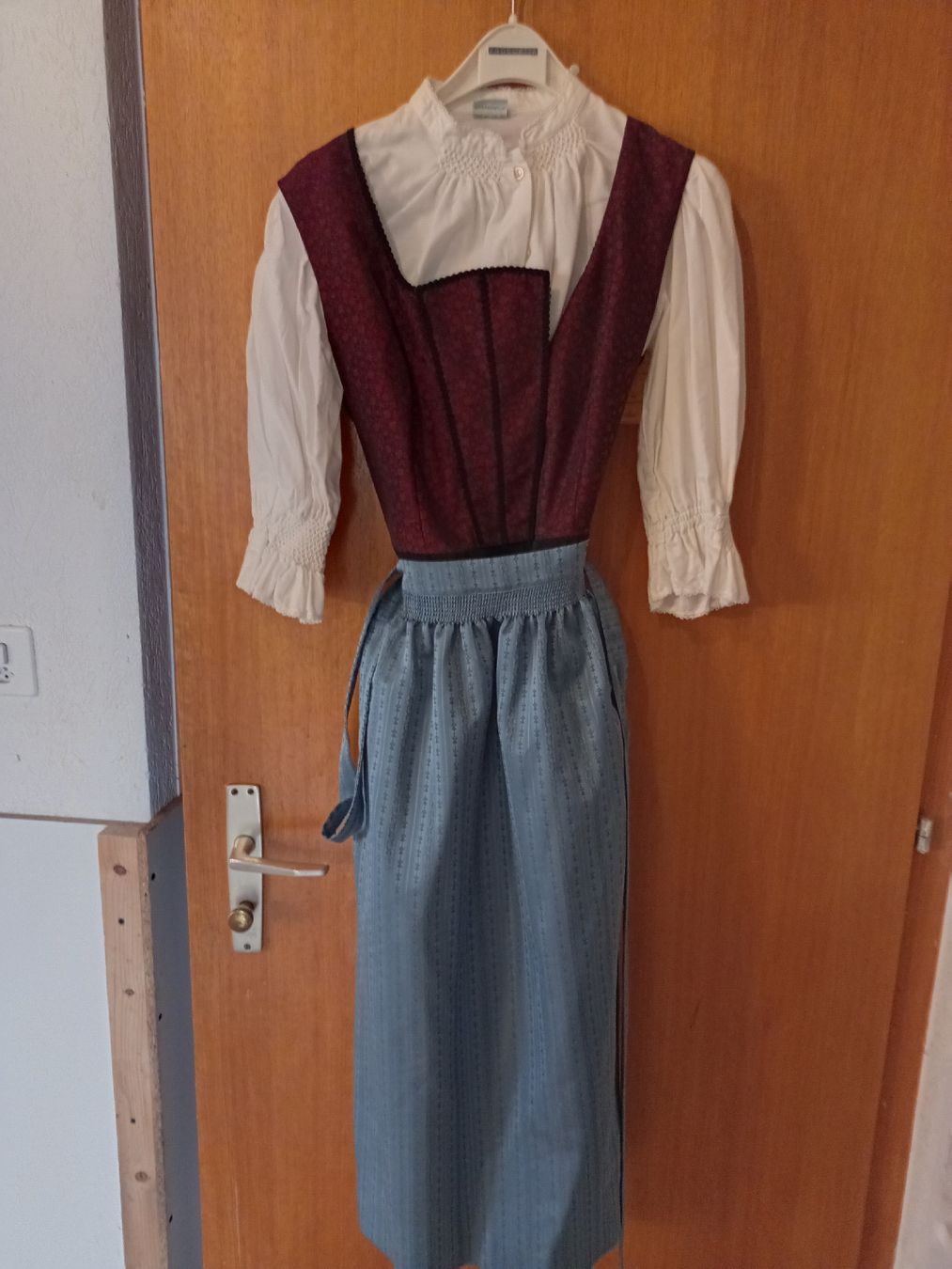 Vestiti: habit folklorique autrichien – Usato da Monthey venduto da 04Elisa