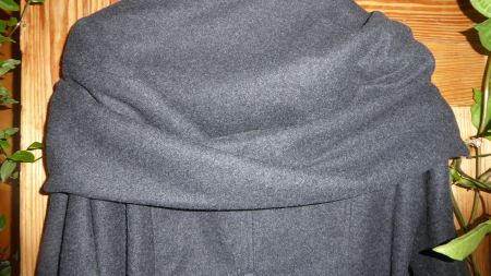 Sehr schöne schwarze  Jacke  Mantel mit Kaputze Gr 40