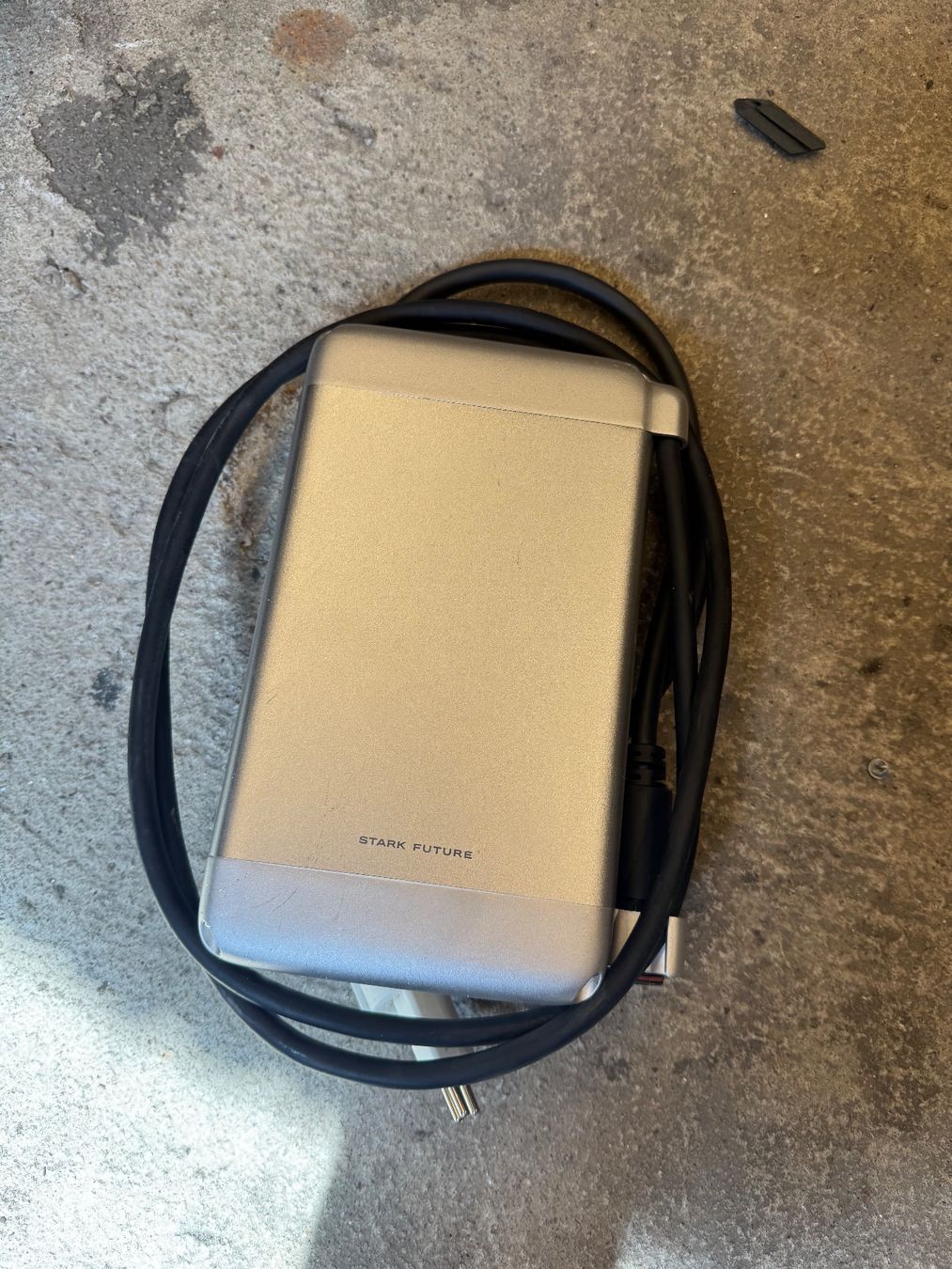Caricabatterie: Stark Varg Portable Charger – Nuovo (secondo la descrizione) da Vicosoprano venduto da Alessandro__C