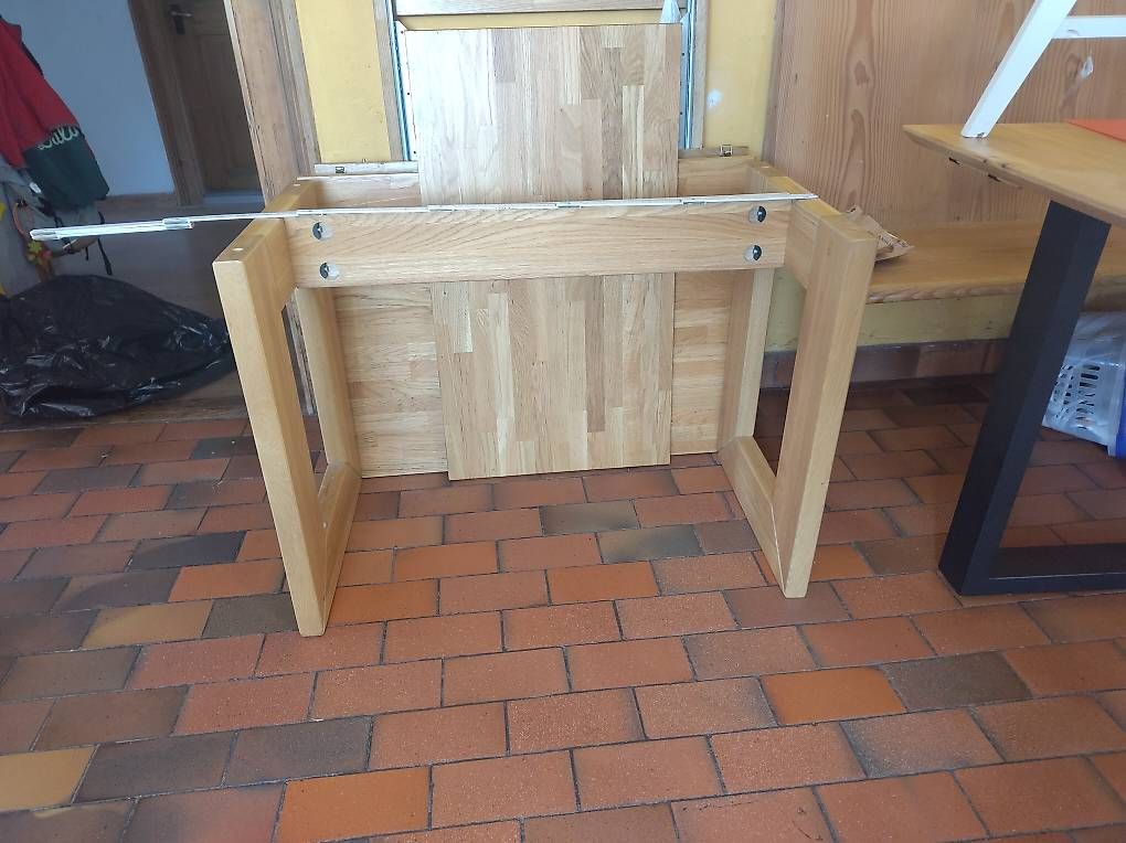 Autre mobilier: Tischbeine/tischgestell – D'occasion à Hofstetten ZH par Gischis 1