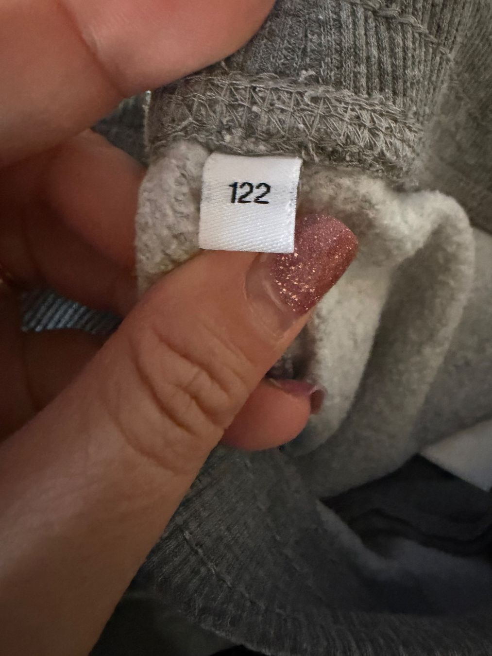 Pantaloni: Graue Jogginghose, Grösse 122, wie neu!! – Nuovo (secondo la descrizione) da Luzern venduto da La_sfinge 1