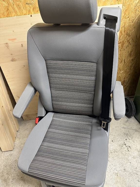 Alle Autoersatzteile: VW T5 Einzelsitz Verdrehbar – Neu und originalverpackt aus Beromünster von RomanF01