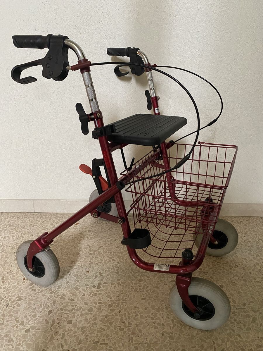 Aides à la marche: Rollator – D'occasion à Rapperswil SG par Hubeli