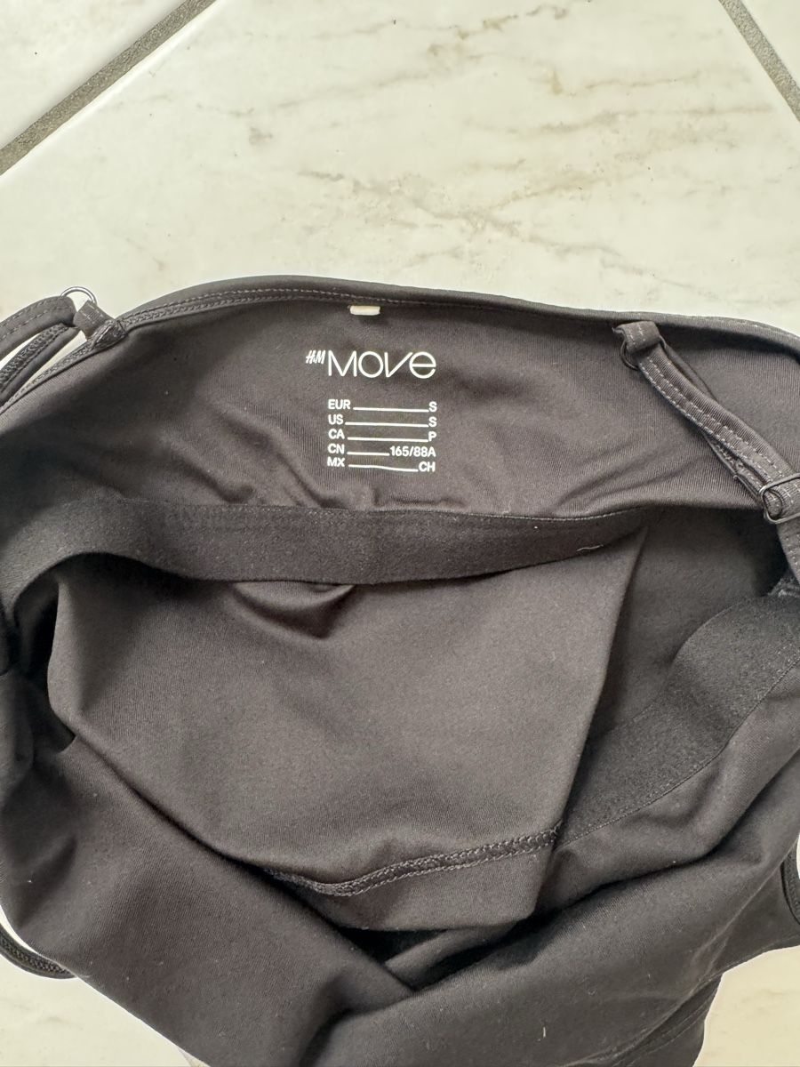 H&M Tops: Sport Top H&M size S – D'occasion à Porza par kaj_d5q7 1