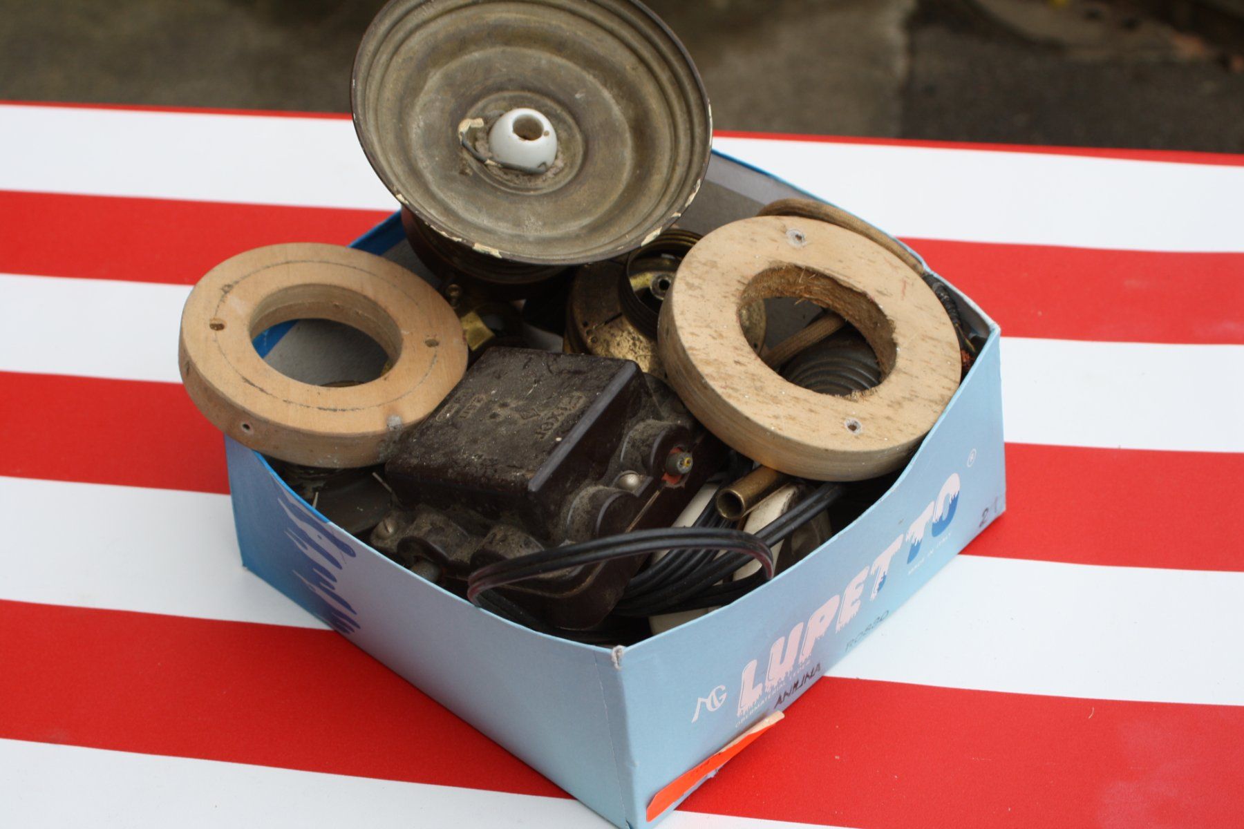Stecker: ELEKTROMATERIAL ANTIK VINTAGE UNGEPRÜFT – Defekt aus Wauwil von Pneuedy 9