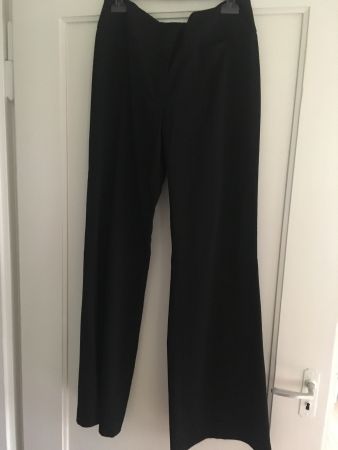 Schwarze Stoffhose mit Schlag, Gr. 40, zeitlos & elegant