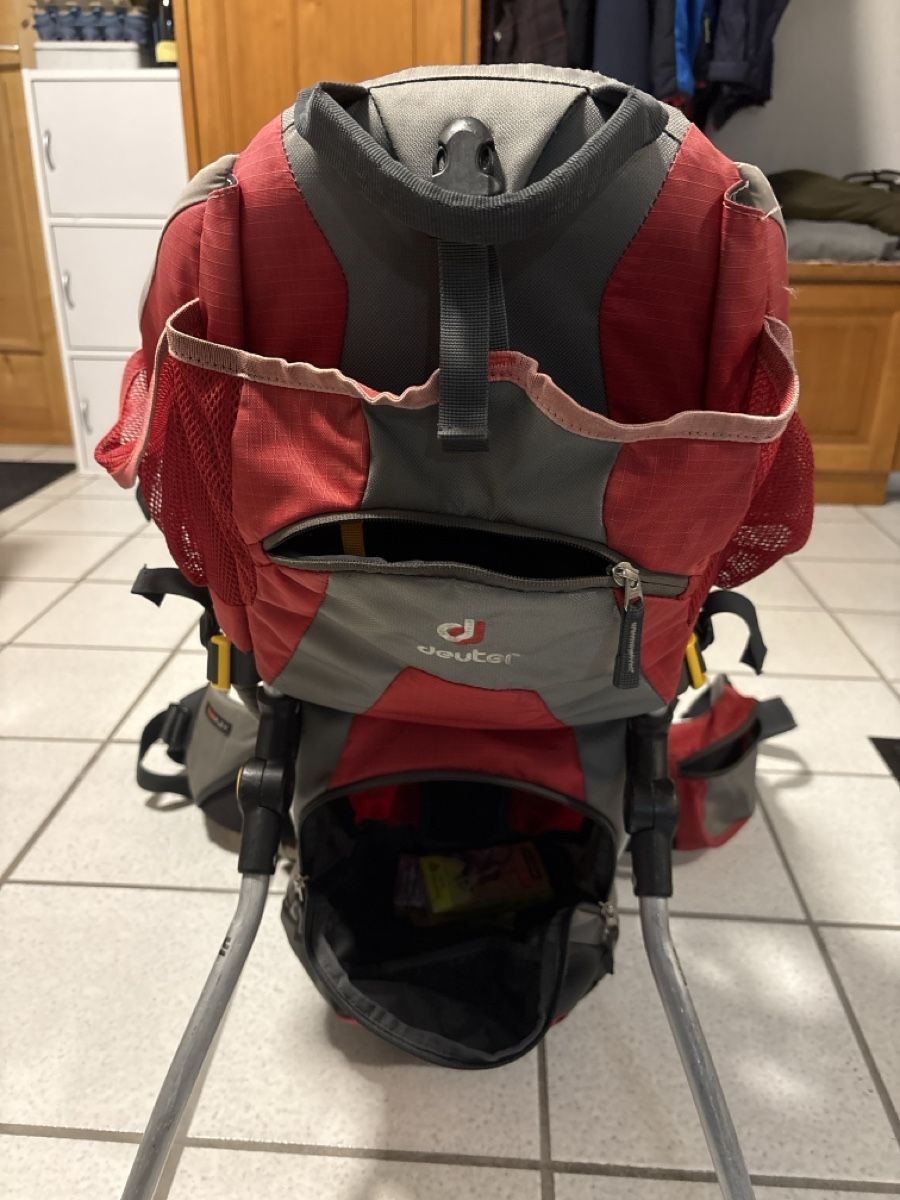 Deuter Porte-bébés ventraux & dorsaux: Deuter Kindertrage gebrauchter Zustand – D'occasion à Grüsch par superauer 2