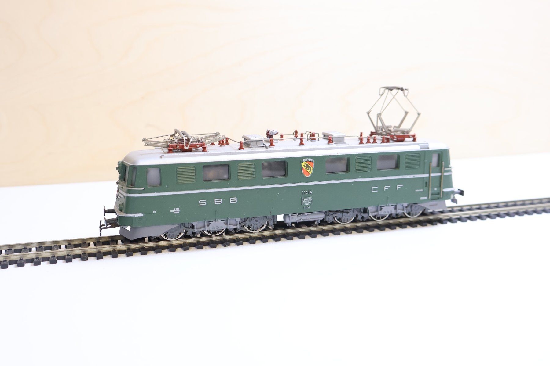 Märklin Modellini di ferrovie: Märklin SBB Ae 6/6 E-Lok "Bern" - 3050 - H0 – Usato da Winterthur venduto da Monstera 1