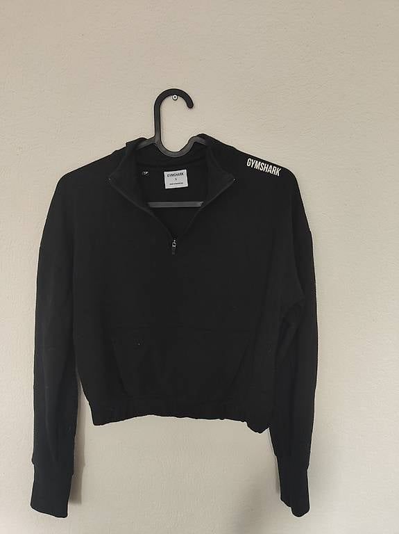 Top: Pull crop top Gymshark Sport  – Usato da Bercher venduto da TBarra