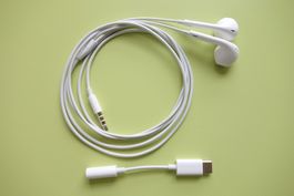Original Apple In-Ear-Kopfhörer EarPods mit USB‑C Adapter