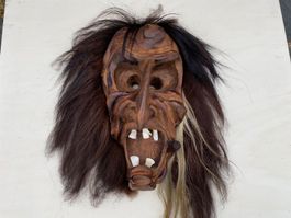 sehr schöne alte Walliser Holzmaske