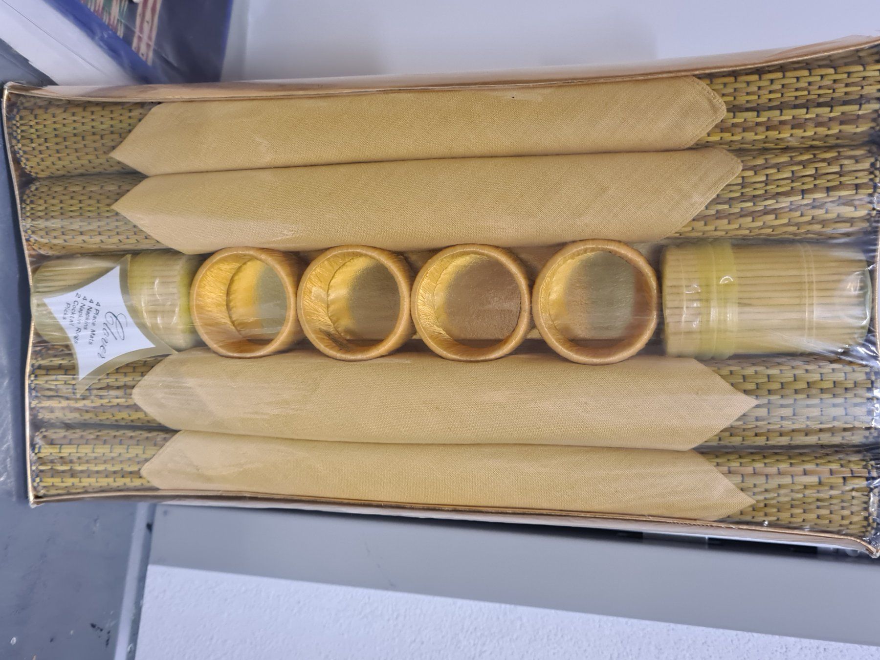 Set di tavolo e panche: 14 tlg.Tisch Sets, Korbgeflecht, originalverpackt – Nuovo e nell'imballaggio originale da Amriswil venduto da used2use 4