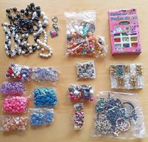Lot de perles et bijoux fantaisies