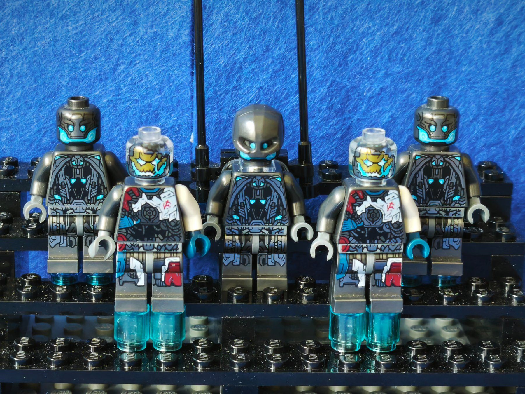 Lego Spielzeuge: Lego, Marvel Super Heroes , verschiedene Ultron Figuren – Gebraucht aus Emmenbrücke von Seppali