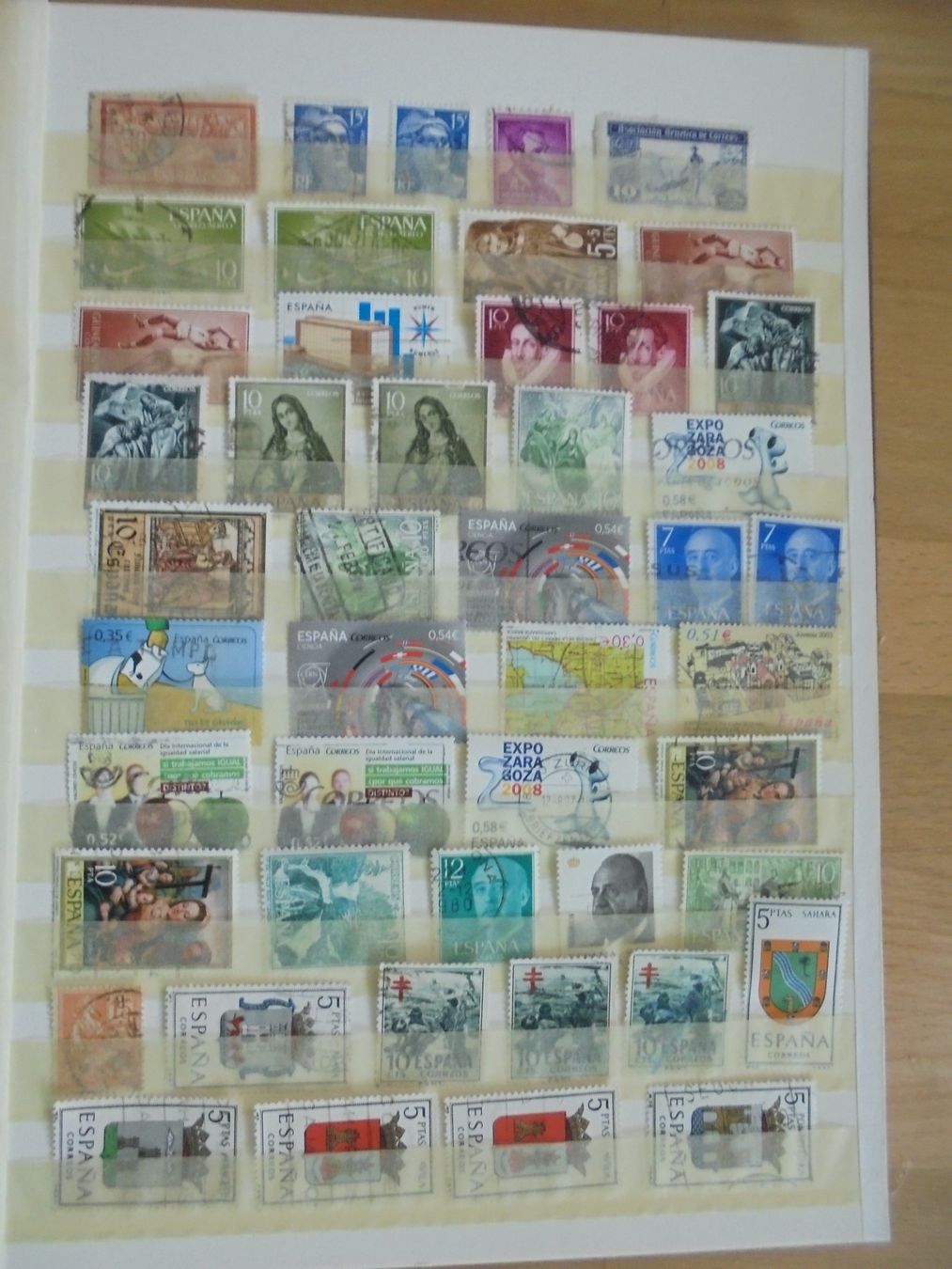 Album: Briefmarkenalbum mit Marken aus diversen Ländern. – Usato da Jona venduto da Glareola 1