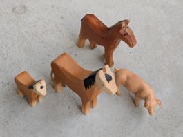 Holzfiguren und Kunst. Bauernhof Tiere 4er Set guter Zustand