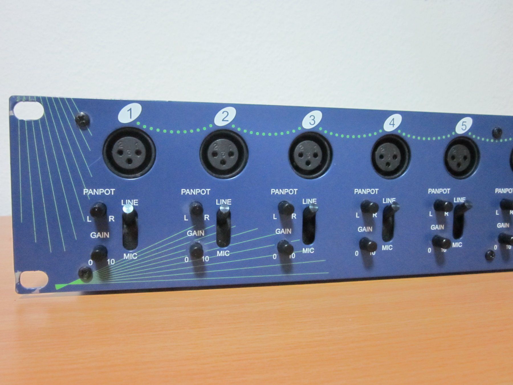 Console di mixaggio: Mc Crypt - Combo 22 (mixer 6 chaine) – Usato da Epalinges venduto da Batis82 1