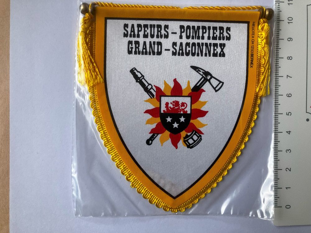 ancien petit fanion 80s )) DISTRICT DE FOOTBALL HAUTE-SAVOIE