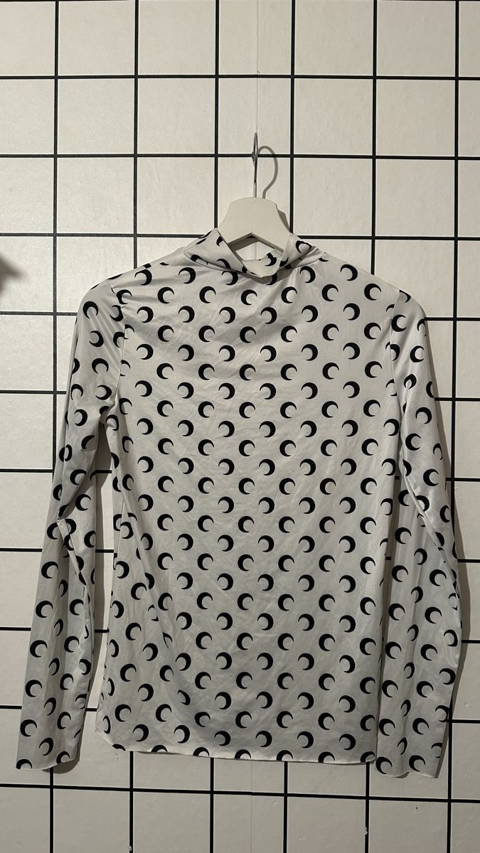 Top: Moon Print Turtleneck Top - Size S – Usato da Genève venduto da ravehotline 1