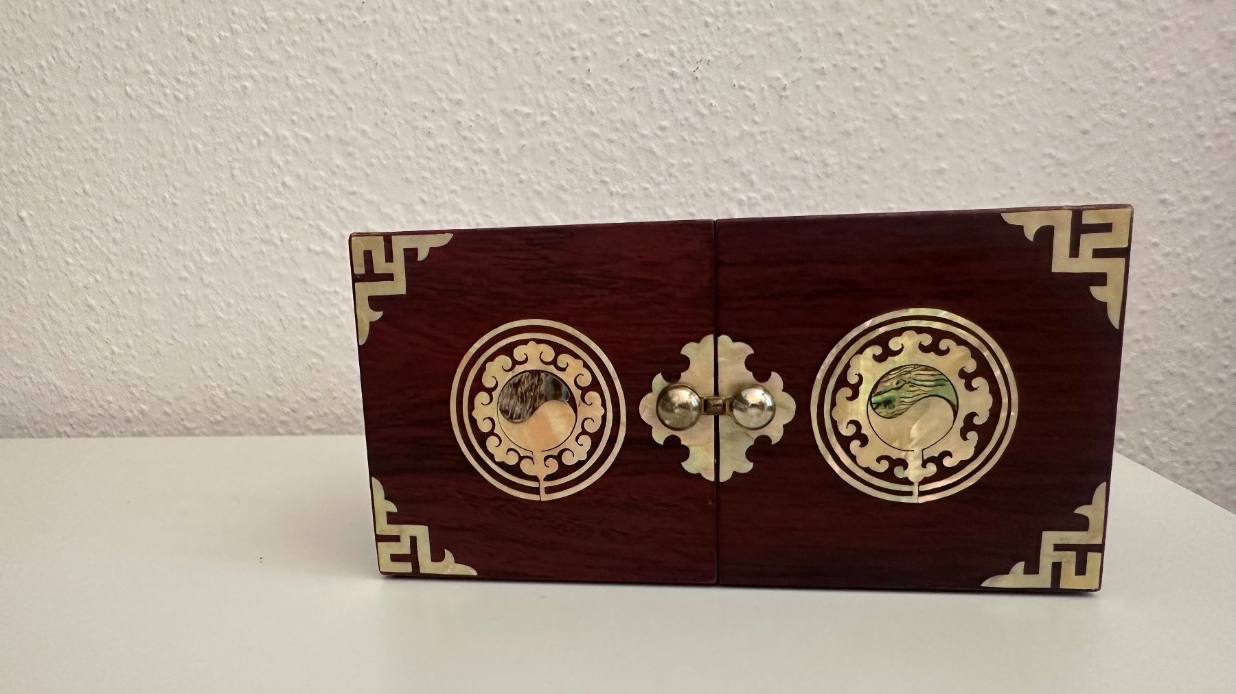 Schmuckkästen: Kleines Schmuckkästchen Holz/Perlmutt mit 4 Schubladen – Gebraucht aus Thun von yvonne.95