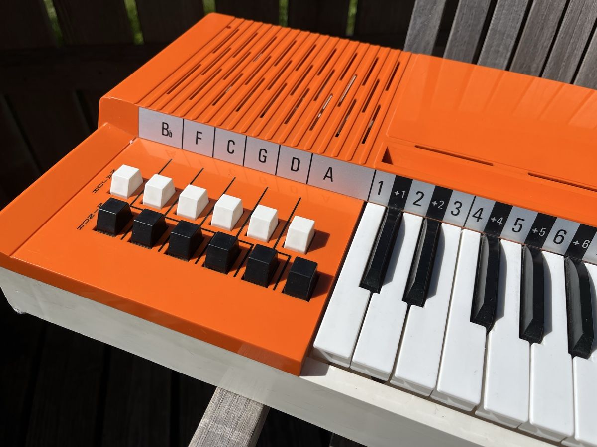 Bontempi Strumenti musicali: Bontempi 109 Vintage Keyboard 1970 – Usato da Wiesenberg venduto da swissantik 1